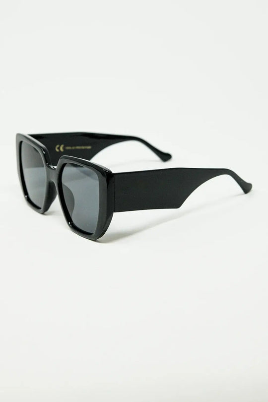 Black pin-up style sunglasses with geometric design and cat eyes - BLACK / ONE - Sunglasses