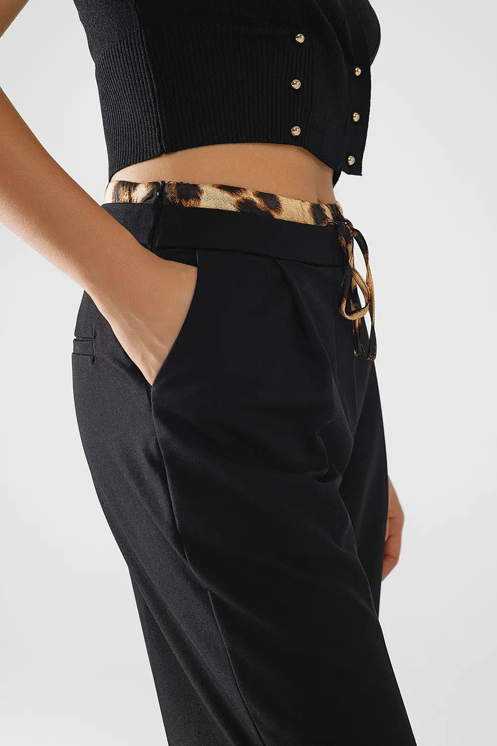 Long black pleated pants with leopard detail at the waist - Pants
