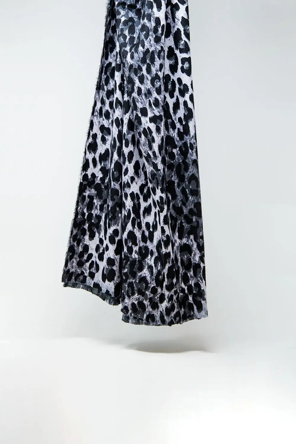 Fine woven scarf with leopard print in grey - GRAY / ONE - Scarves