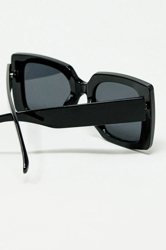 vintage silhouette sunglasses with a subtle angled cat-eye in black - BLACK / ONE - Sunglasses