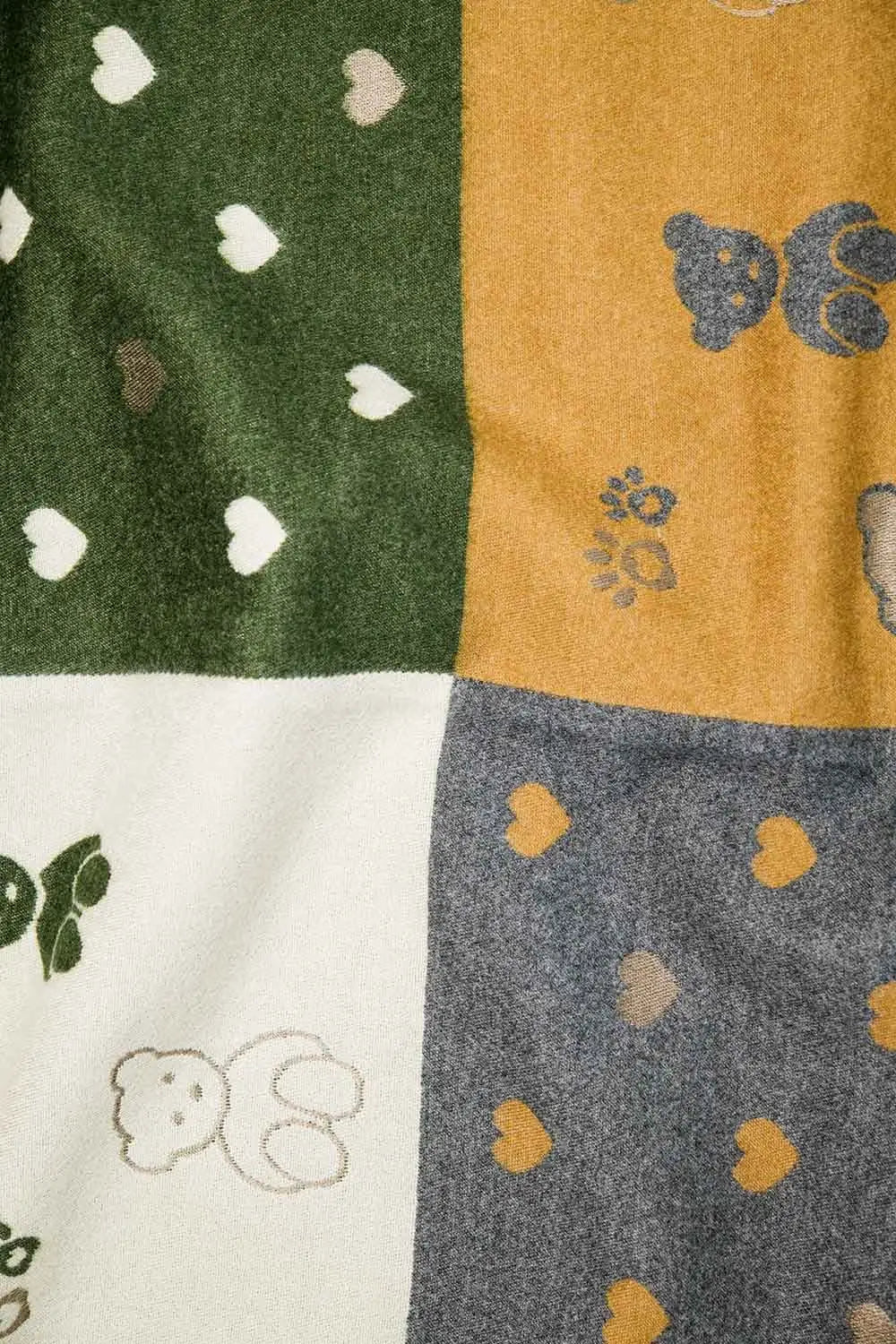 Knitted scarf with teddy bear and heart print in green - KHAKI / ONE - Scarves