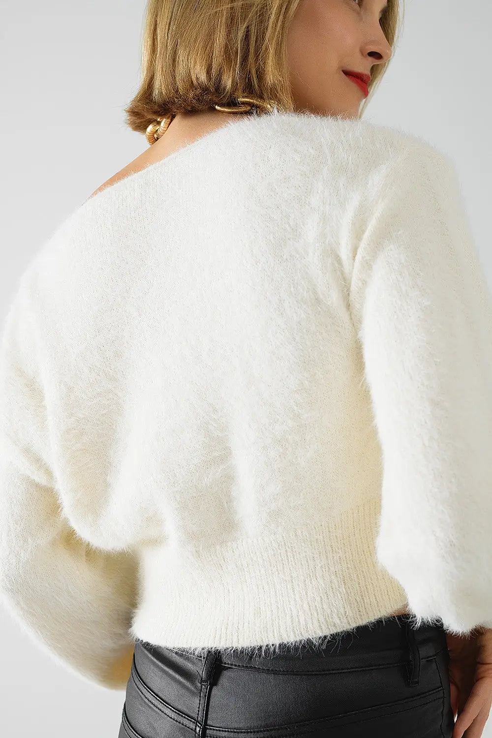 cropped fluffy sweater in cream fitted at the waist - CREAM / ONE - Sweaters