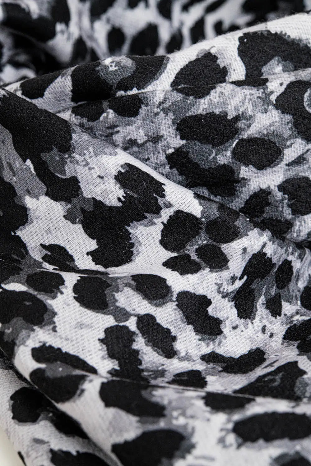 Fine woven scarf with leopard print in grey - GRAY / ONE - Scarves