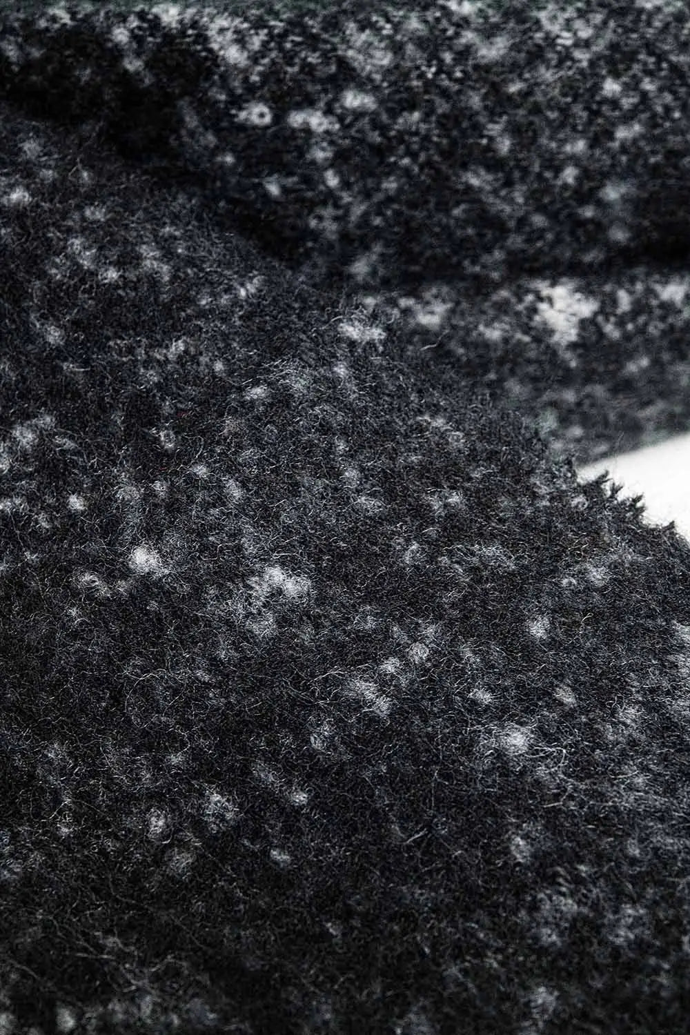 Super fluffy scarf in black - BLACK / ONE - Scarves
