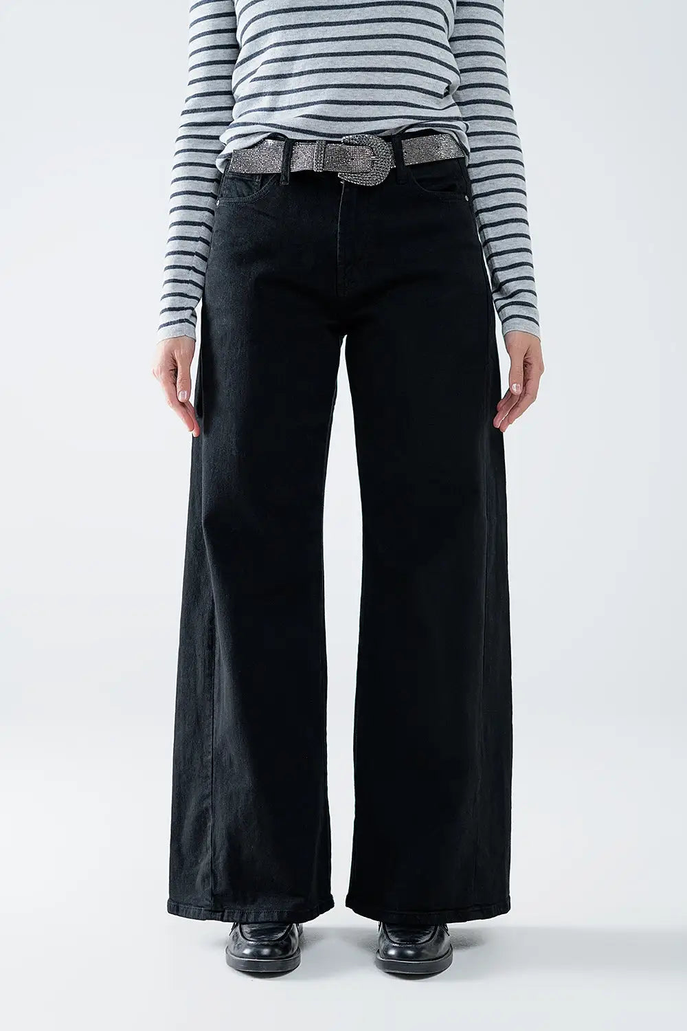 Extra wide leg trousers in black - Colored Jeans