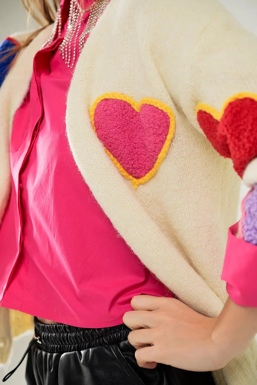 Beige knitted cardigan with embroidered hearts - BEIGE / ONE - Cardigans