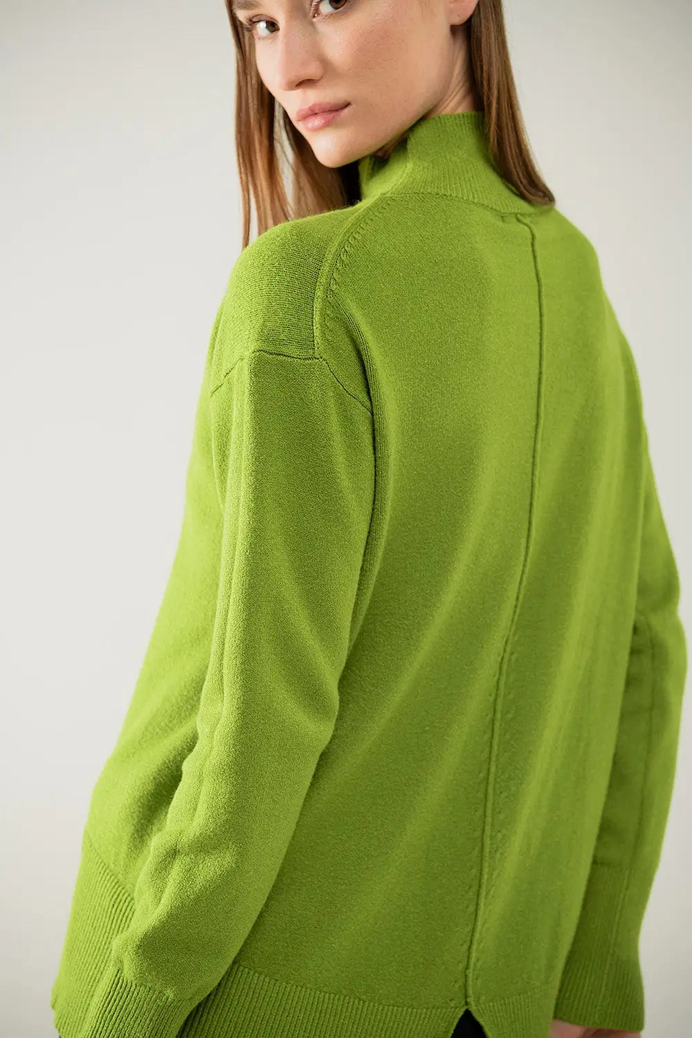 Loose green sweater with opening in the back - GREEN / ONE - Sweaters