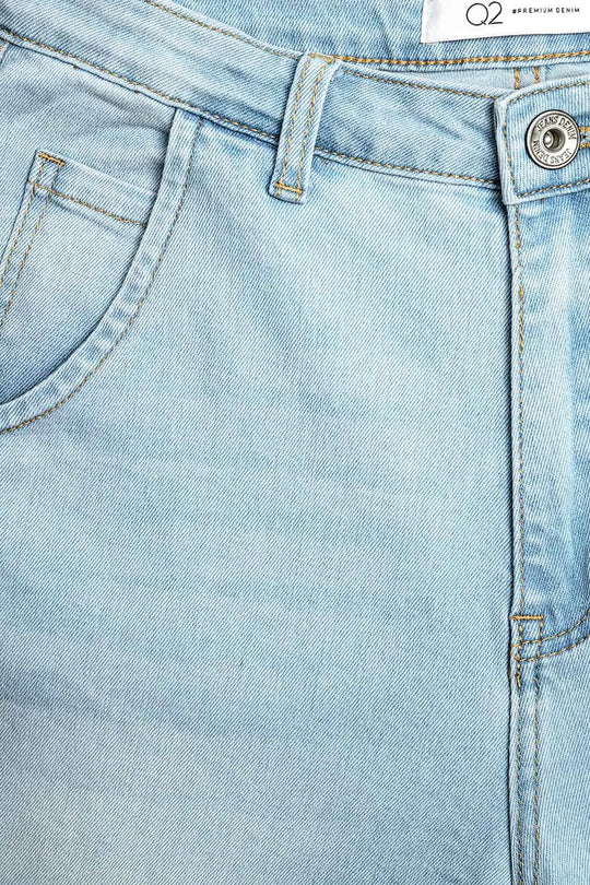 Light Wash Mom Jeans With Side Pockets