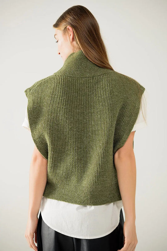 Green sleeveless turtleneck sweater with zipper closure - Sweaters