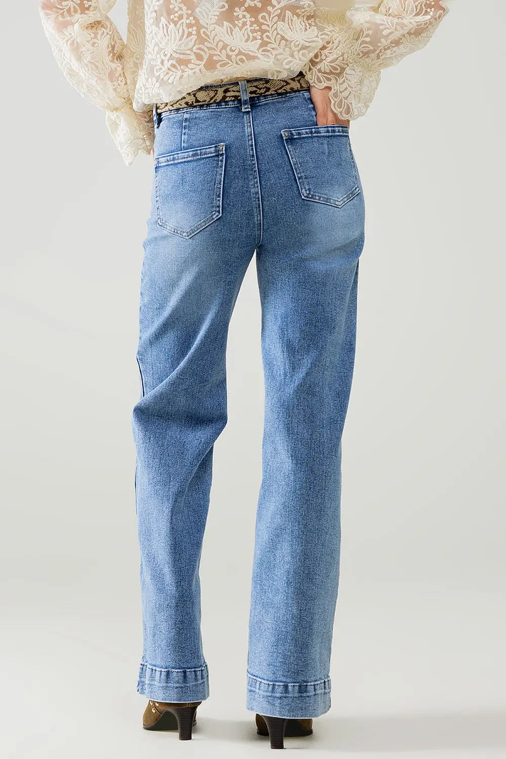 Stretchy Straight Leg Jeans With Front Pocked in Medium Wash