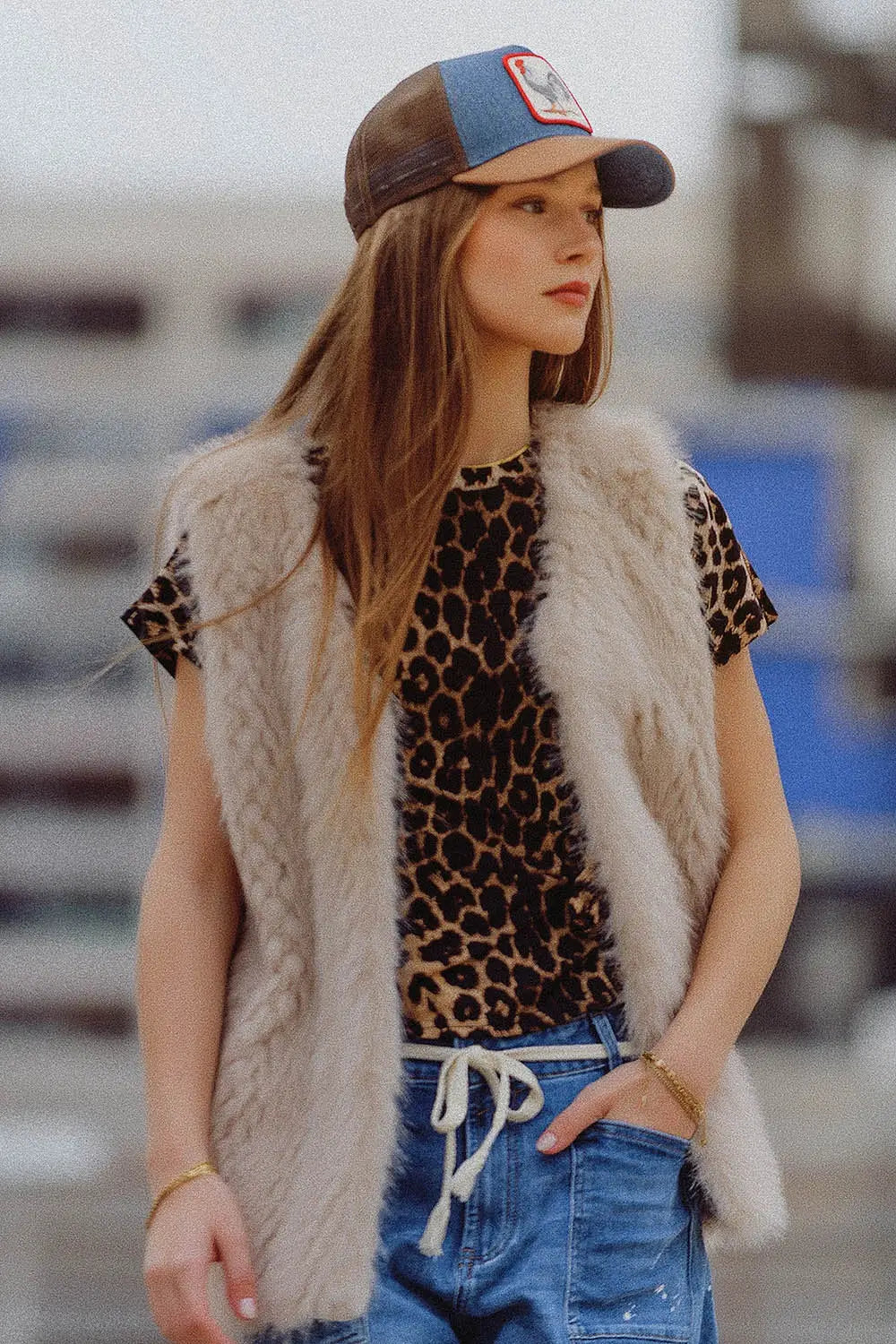 vest in beige in fine fur - Jackets