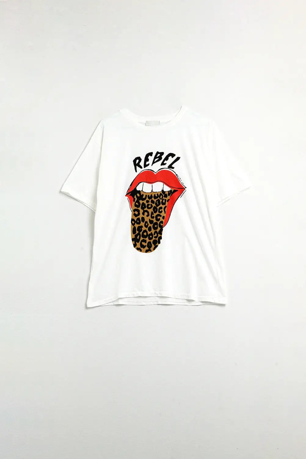 Relaxed White T-shirt With Rebel and Lips Graphic Print - WHITE / ONE - T-Shirts