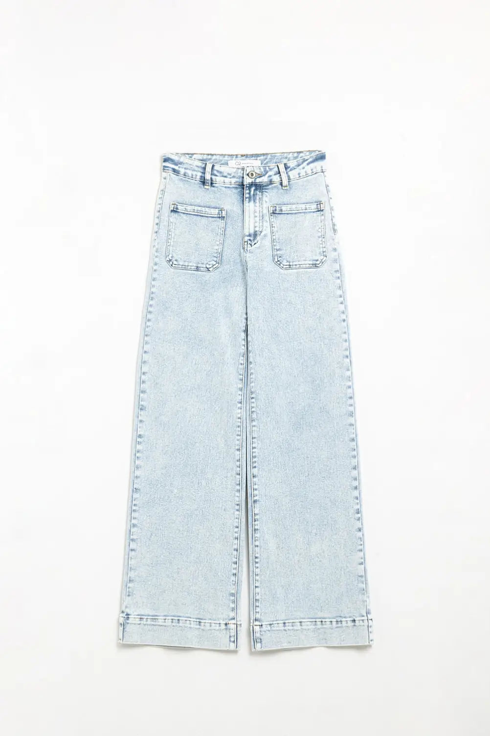 Light wash jeans with wide leg and pockets