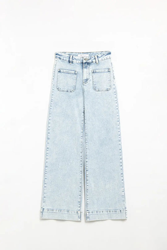 Light wash jeans with wide leg and pockets