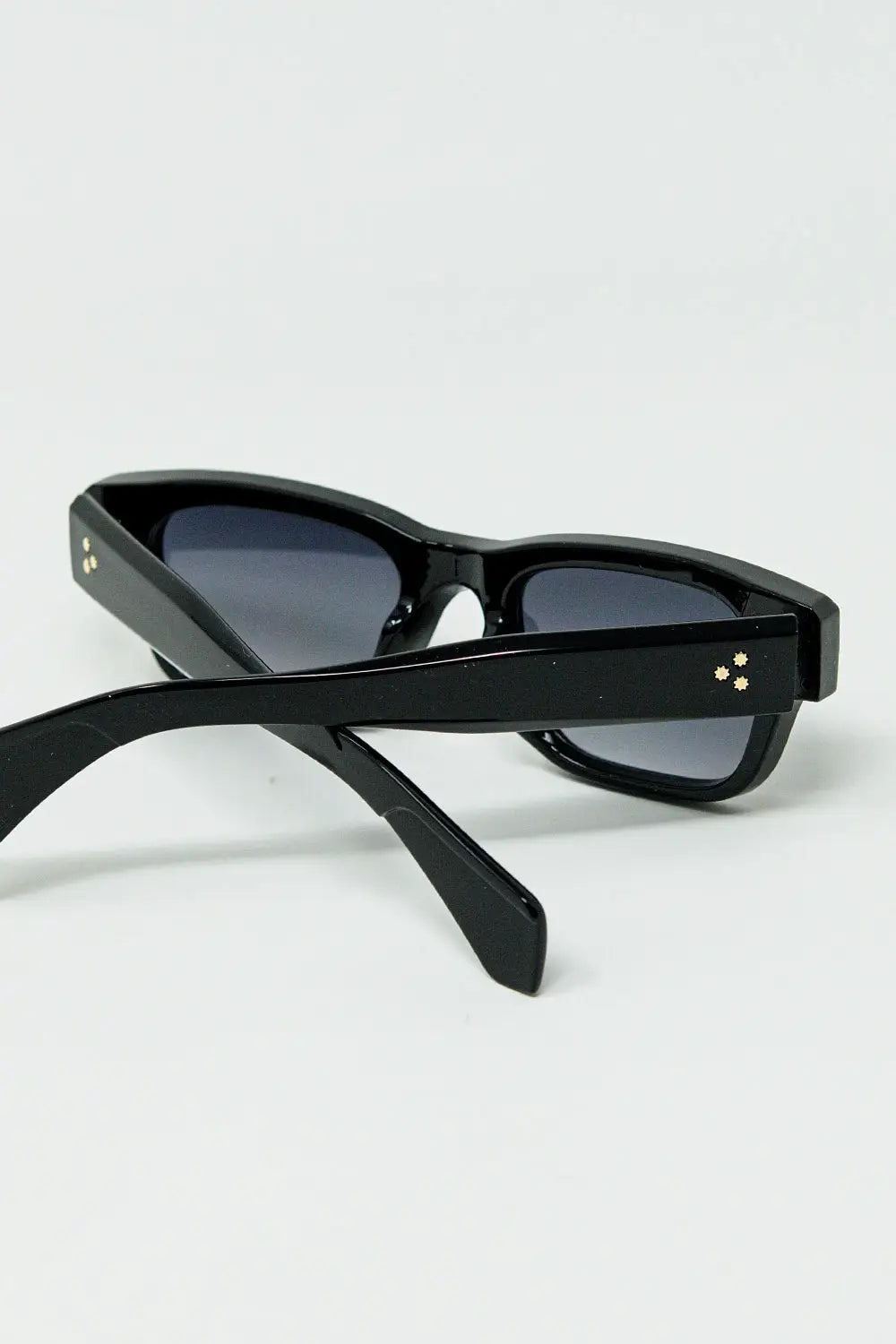 Black sunglasses with oval frame with gold detail - BLACK / ONE - Sunglasses