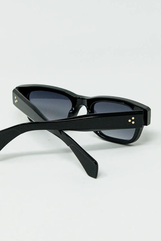 Black sunglasses with oval frame with gold detail - BLACK / ONE - Sunglasses