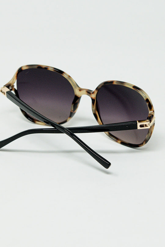 Round beige printed sunglasses with gold metal detail