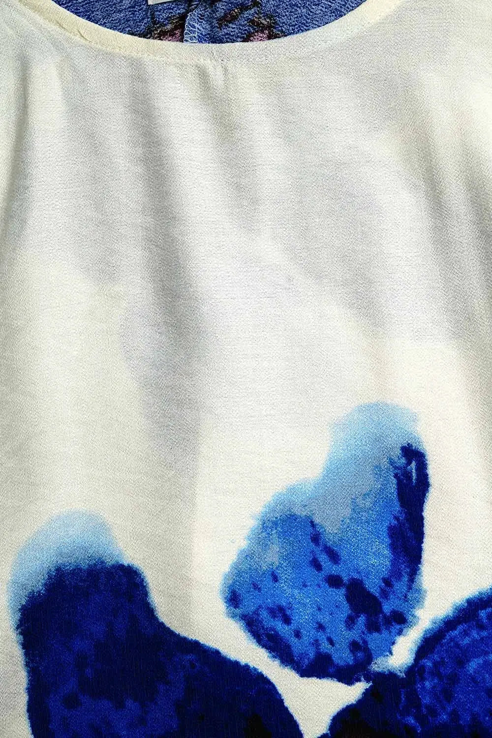Cropped white Blouse With Tropical Floral Print in Blue - Shirts Tops