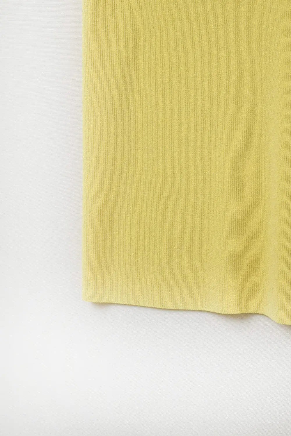 Yelow sleeveless fine knitted top With V-Neck - YELLOW / ONE - Sweaters
