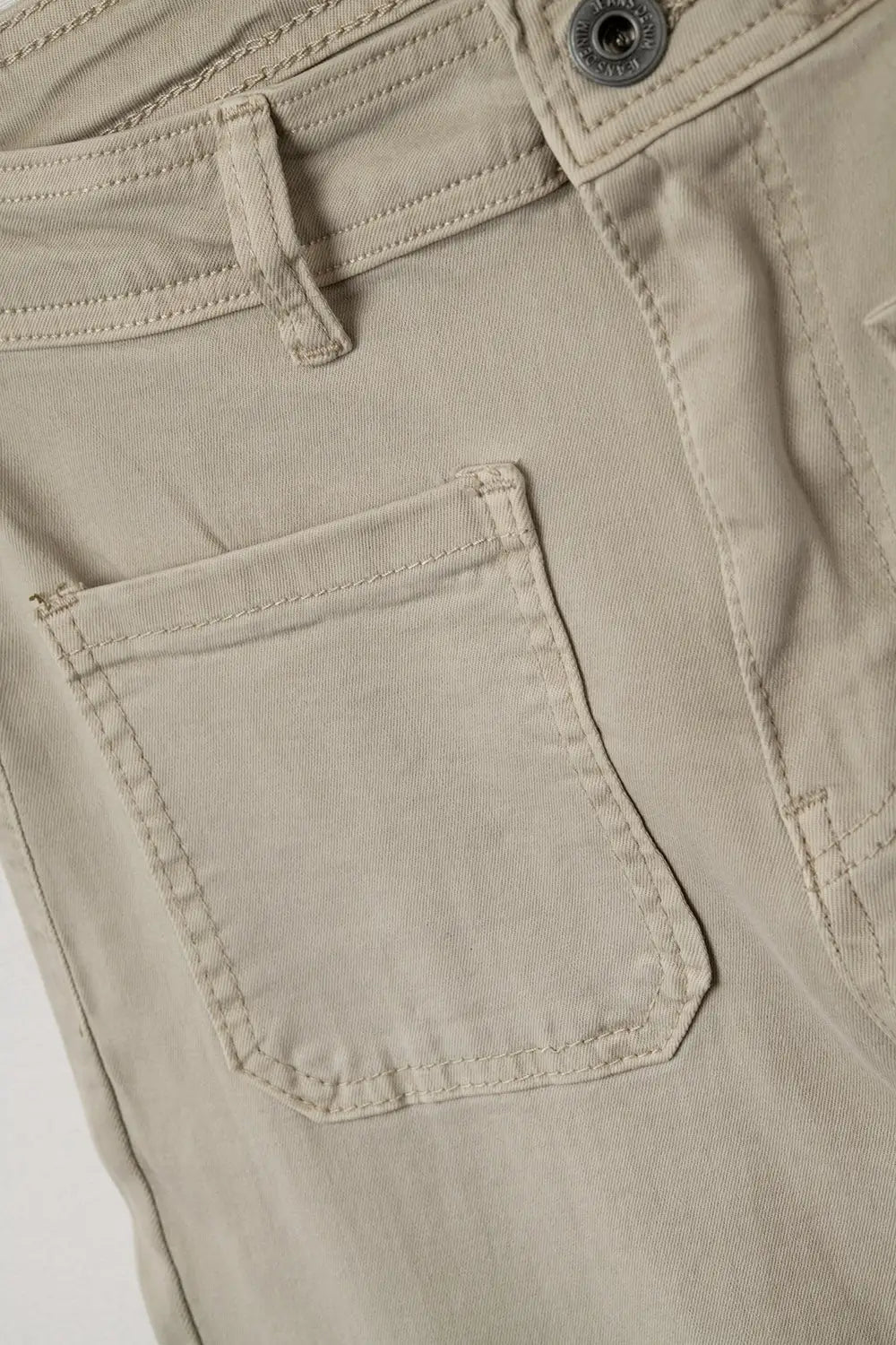 wide leg pants with front pockets in beige - Colored Jeans