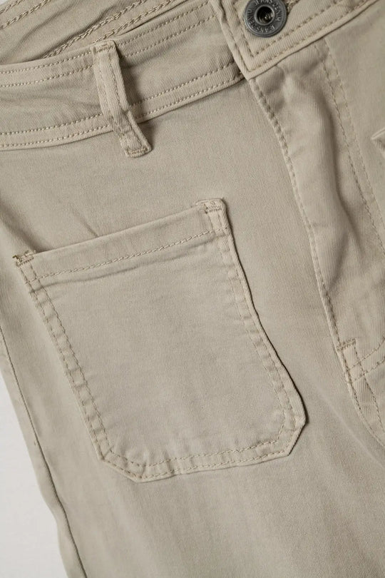 wide leg pants with front pockets in beige - Colored Jeans
