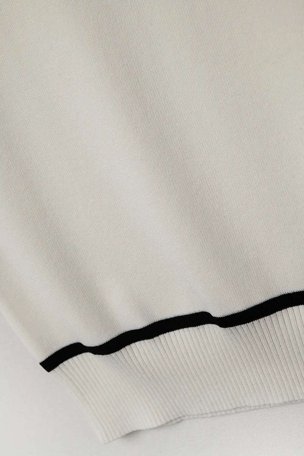 Sleeveless Sweater In White Featuring Black Lines On The Outside - WHITE / ONE - Tops