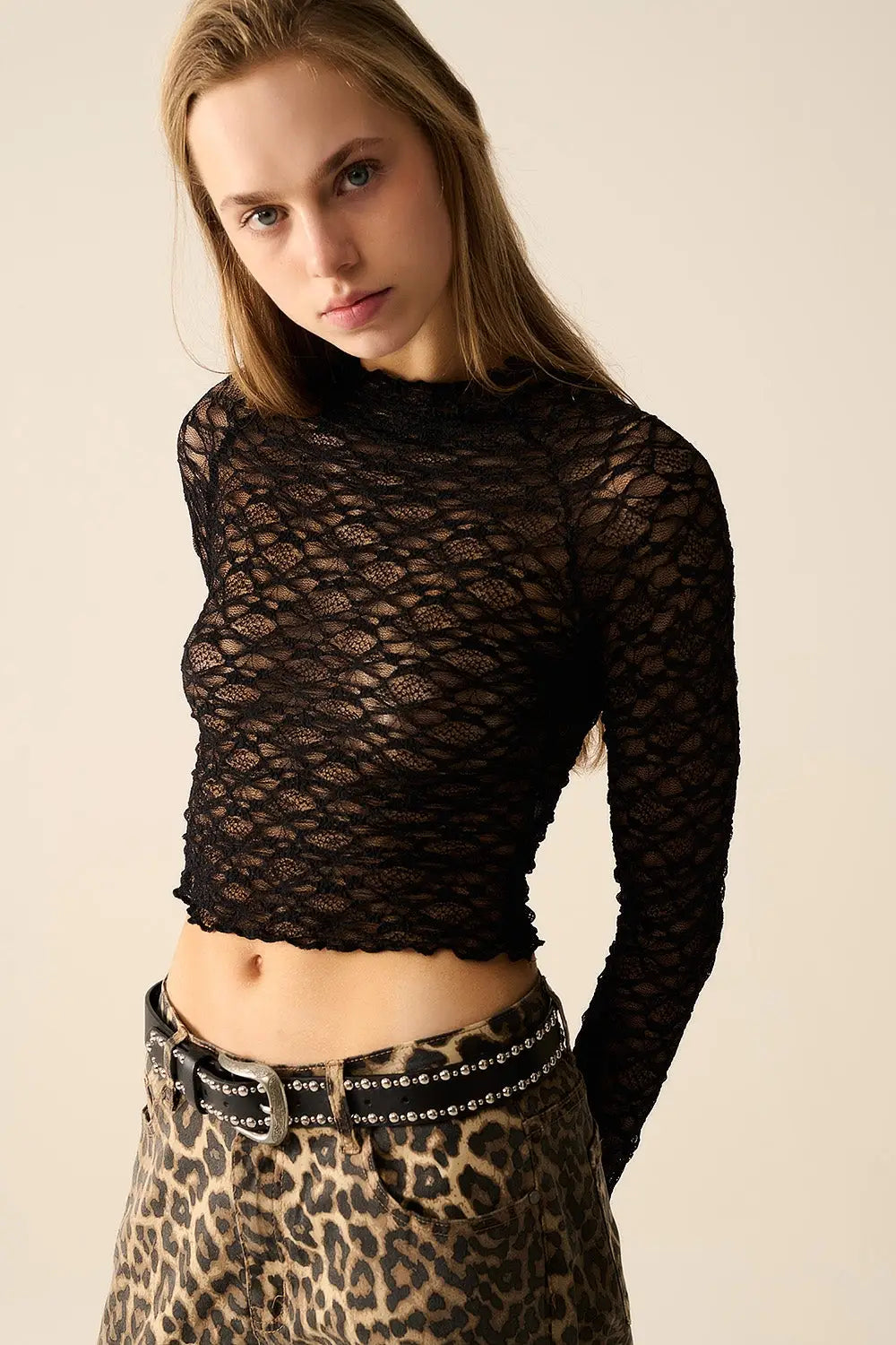 Black Cropped lace t-shirt with Long Sleeves - Tops