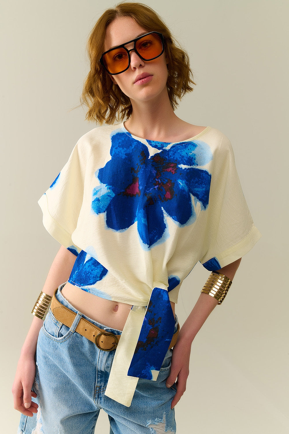 Cropped white Blouse With Tropical Floral Print in Blue