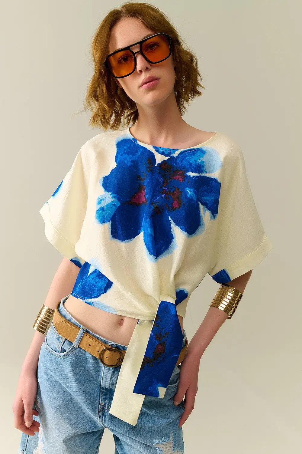 Cropped white Blouse With Tropical Floral Print in Blue - Shirts Tops