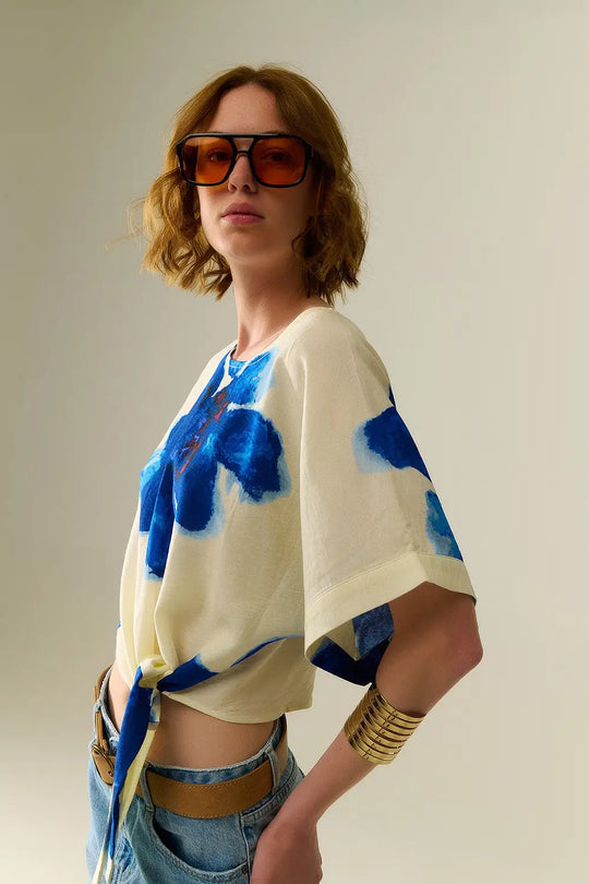 Cropped white Blouse With Tropical Floral Print in Blue - Shirts Tops