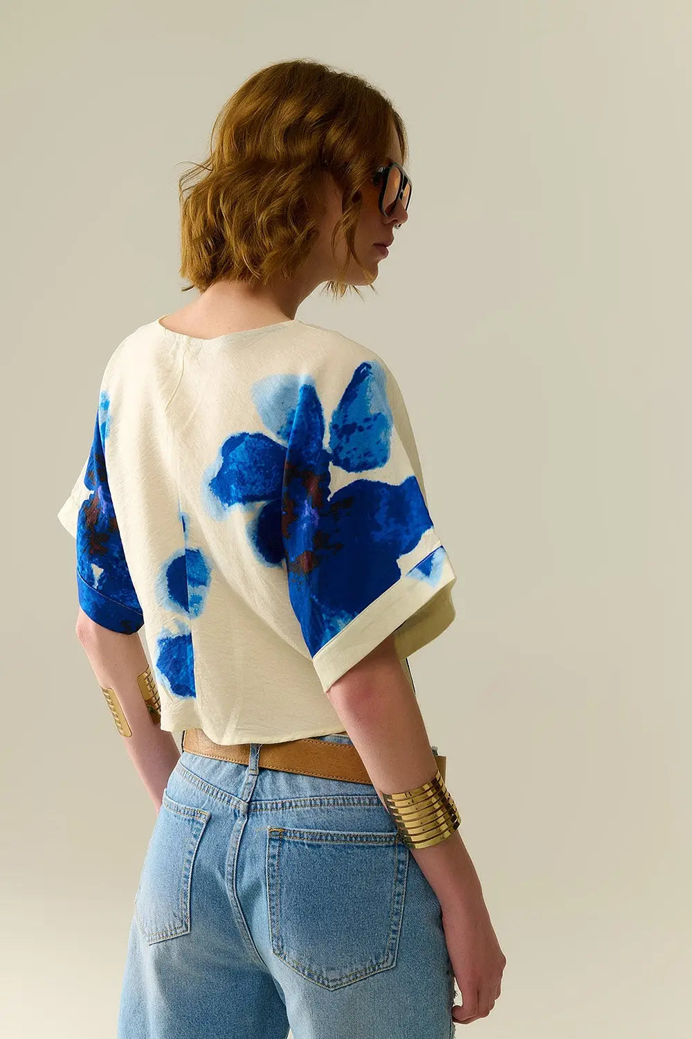 Cropped white Blouse With Tropical Floral Print in Blue - Shirts Tops