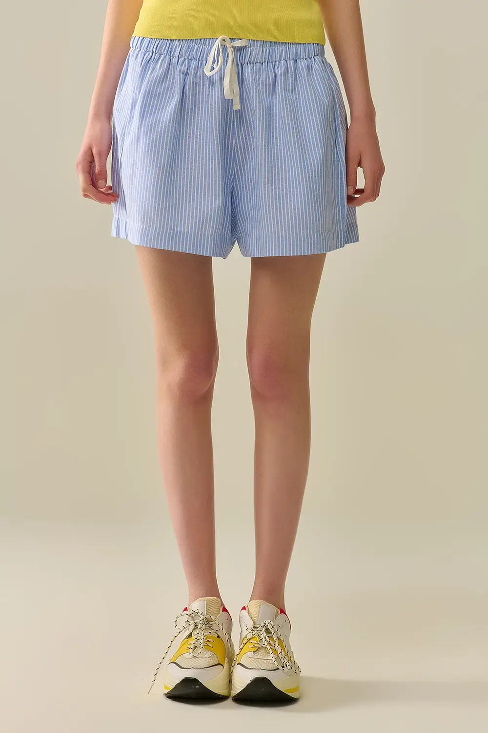 Short with stripes and strings in the waistband - Pants