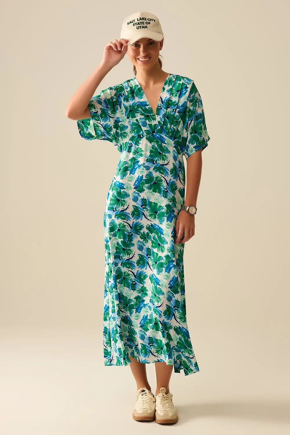 Maxi floral print dress in satin fabric with dropped sleeves - Dresses