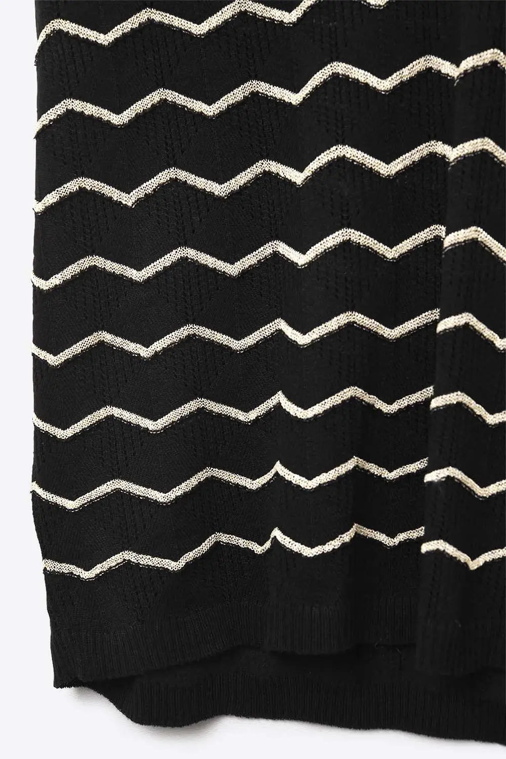 Zigzag V-Neck Knit sweater with dropped sleeves in black - BLACK / ONE - Sweaters