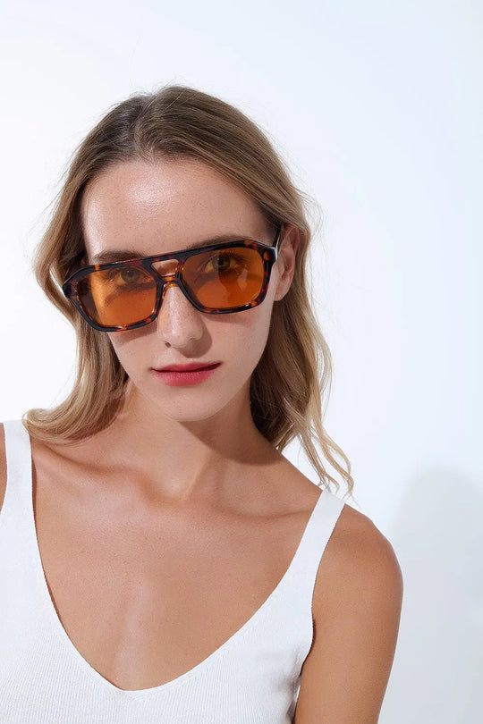 Retro Style Sunglasses with brown Tortoise Shell frames and orange lenses - BROWN / ONE - Sunglasses