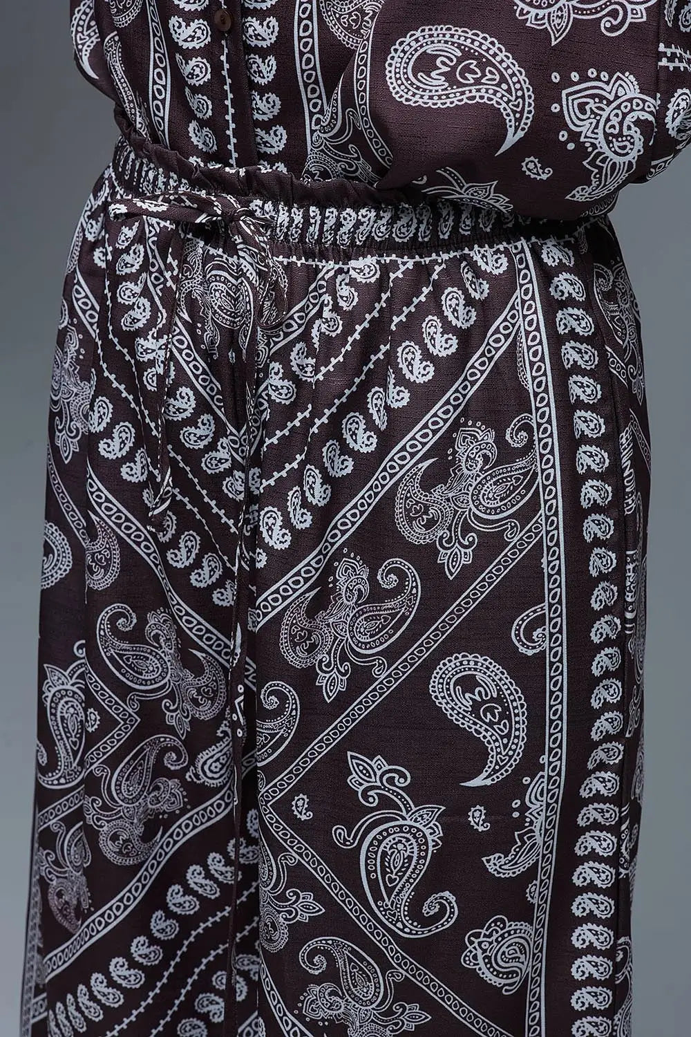 Relaxed Paisley Print Pants With Adjustable Drawstring in Brown - Pants