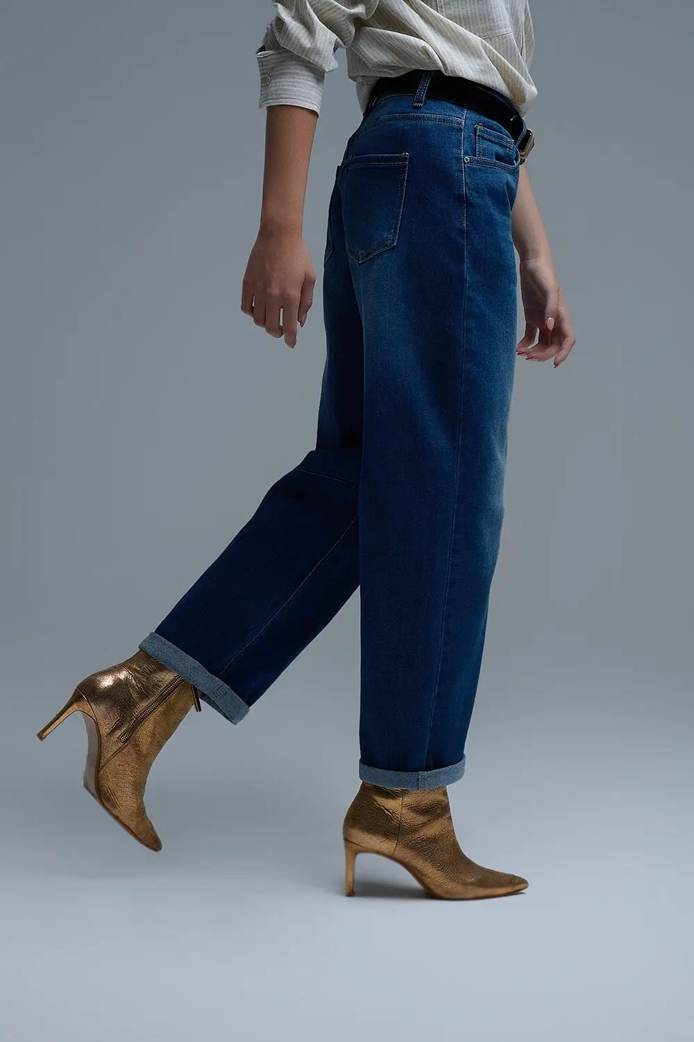 Basic Barrel Style jeans in Mid Blue