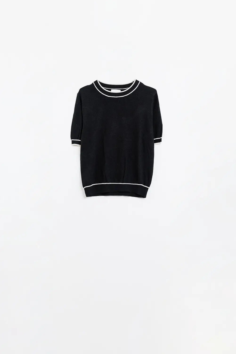 Black short sleeve sweater with white line detail - BLACK / ONE - Sweaters