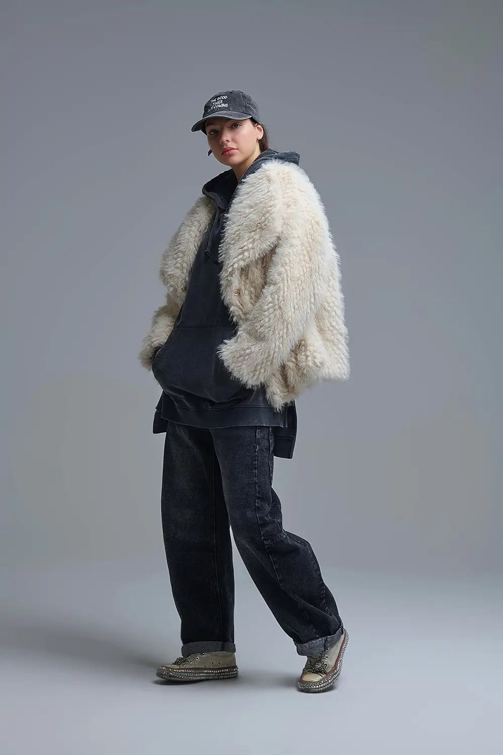 Chic beige Faux Fur Jacket with a wide neck - Jackets