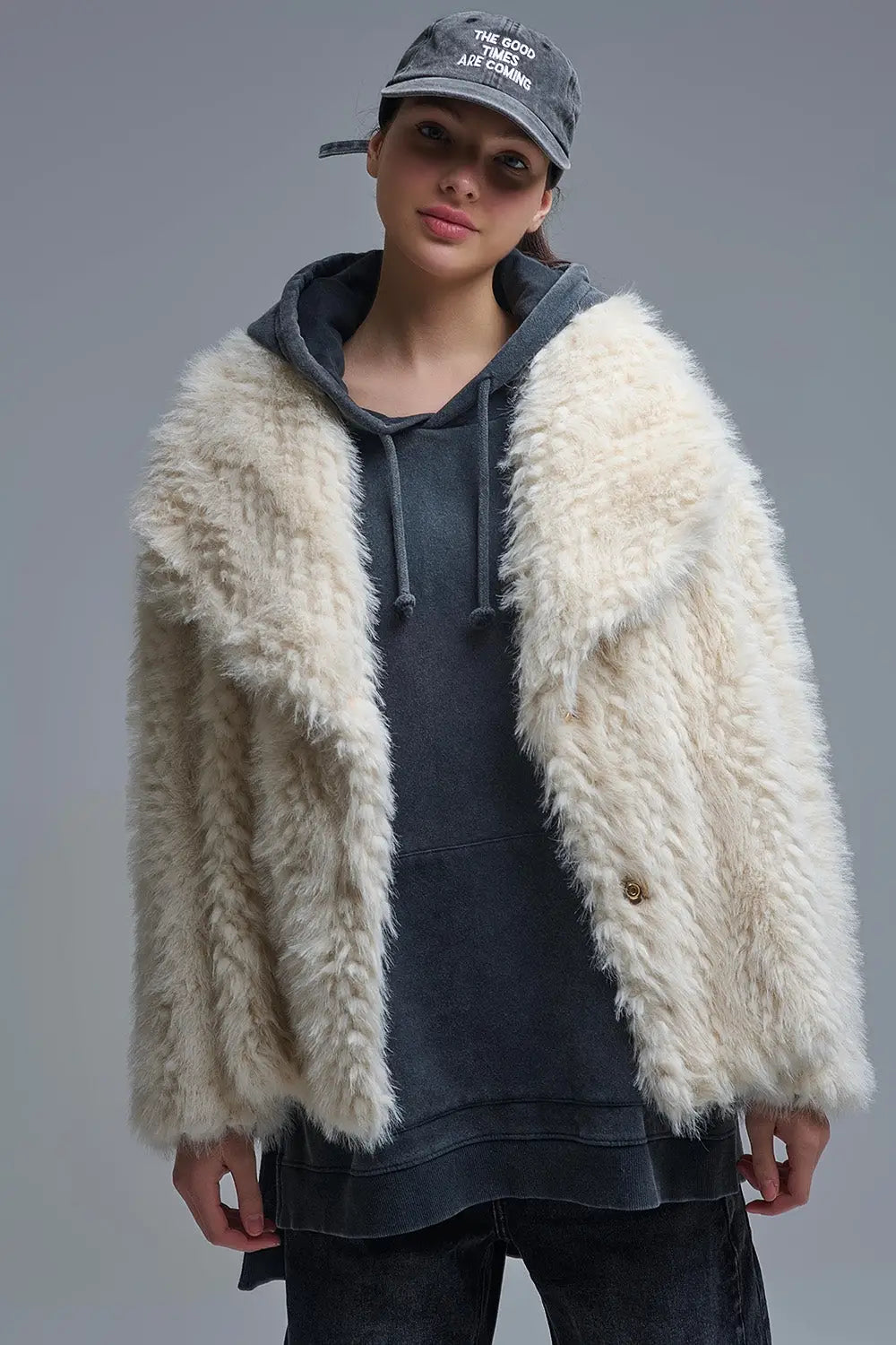 Chic beige Faux Fur Jacket with a wide neck - Jackets