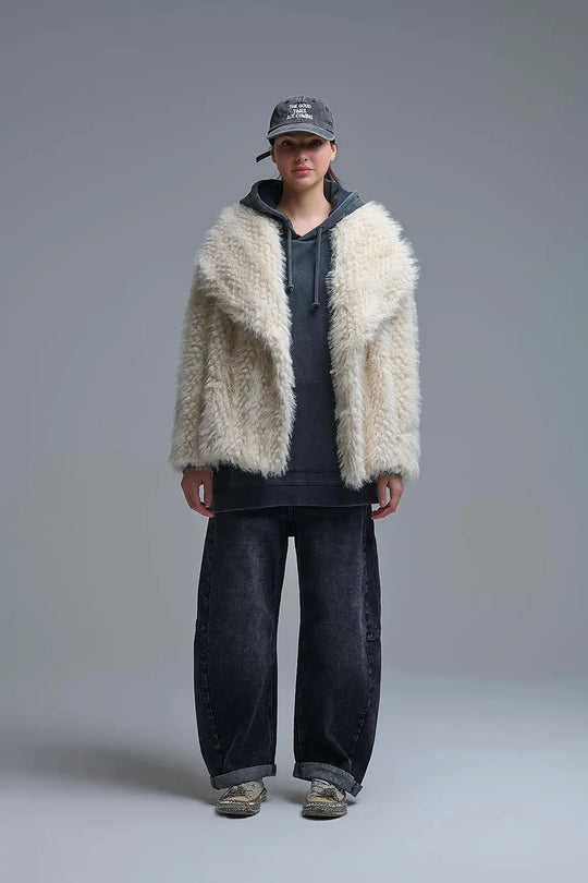 Chic beige Faux Fur Jacket with a wide neck - Jackets