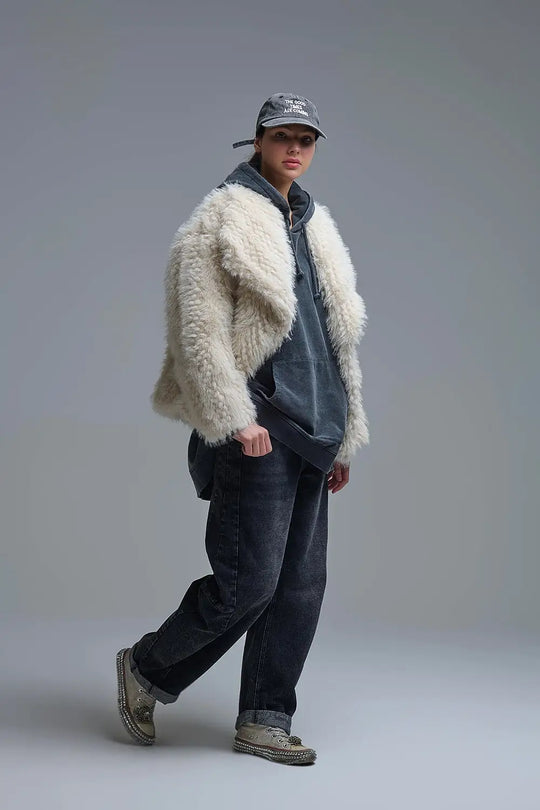 Chic beige Faux Fur Jacket with a wide neck - Jackets