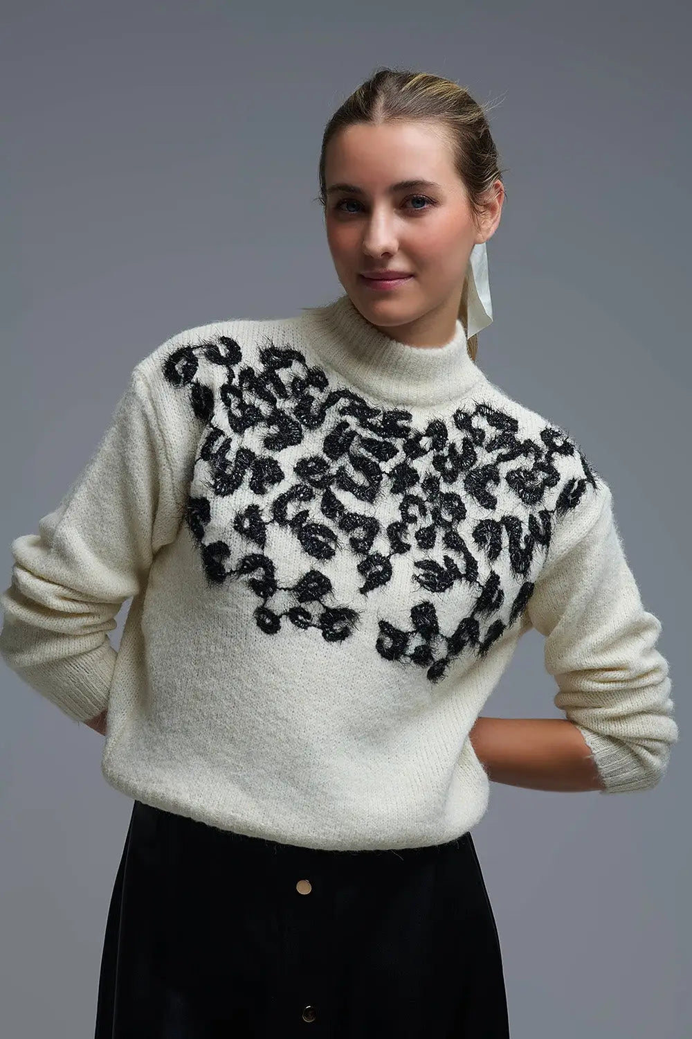 White Knitted Sweater with Abstract Design - WHITE / ONE - Sweaters