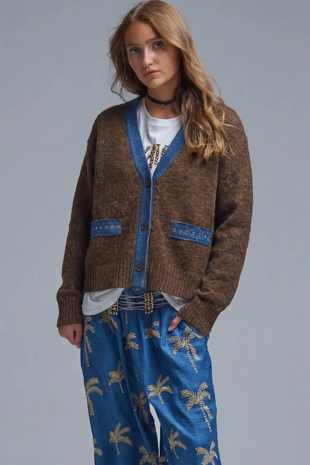 Brown cardigan with denim fabric details - BROWN / ONE - Cardigans