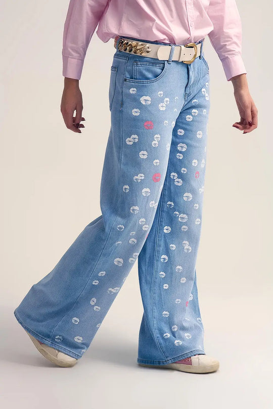 Light wash straight jeans with printed lips