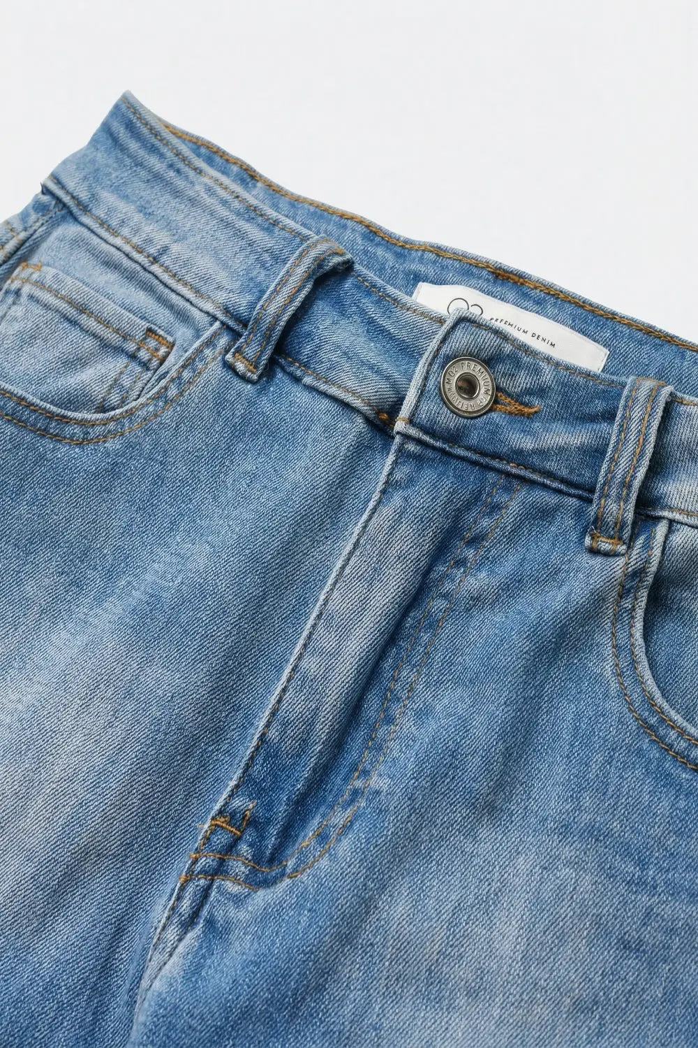 Blue mid Wash Jeans with Straight Leg in mom style fit