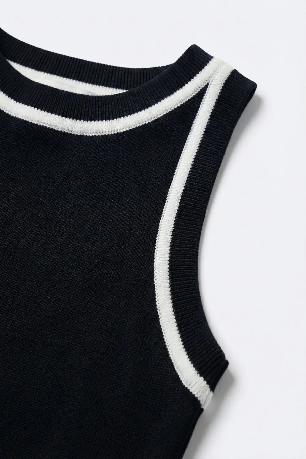 Sleeveless Knitted top In navy Featuring detail white Lines - NAVY / ONE - Tops