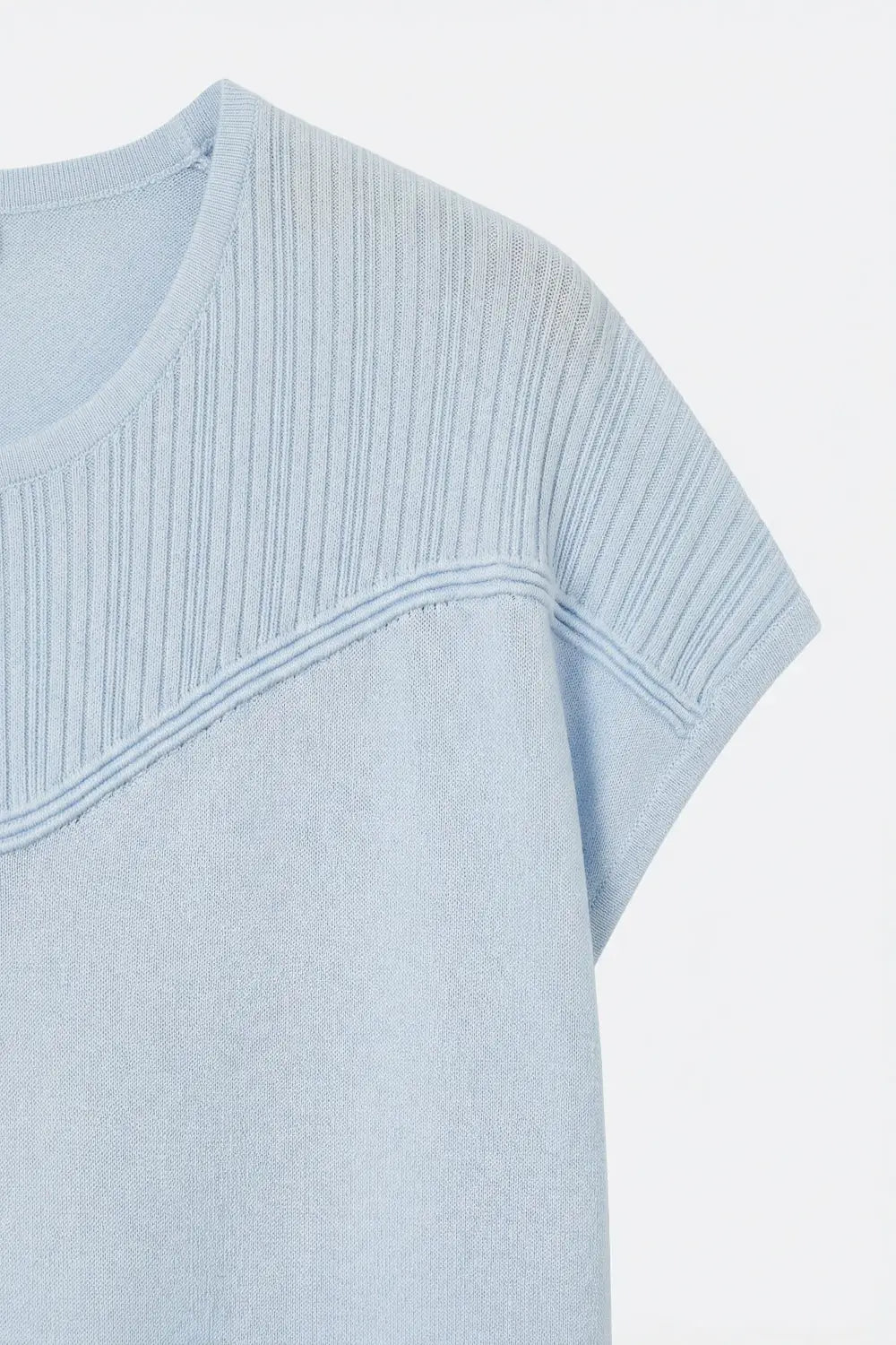 lightweight Knit Sleeveless Relaxed Fit sweater in light blue - BLUE / ONE - Sweaters