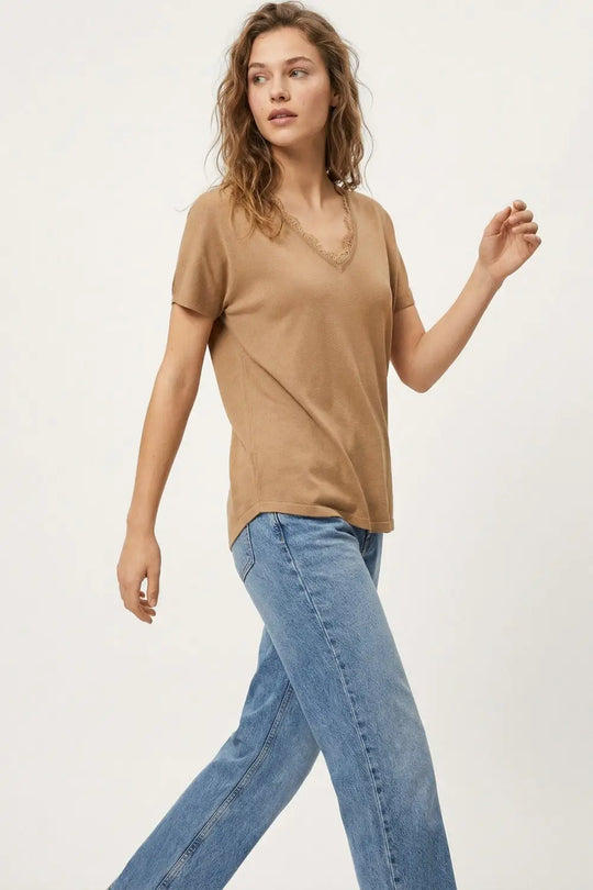 Fine and soft knit sweater with V-neck and lace trim in camel - CAMEL / ONE - Sweaters