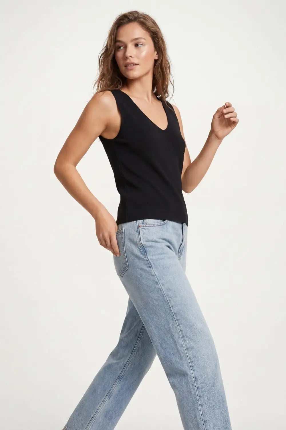 Black sleeveless fine knitted top With V-Neck - BLACK / ONE - Sweaters